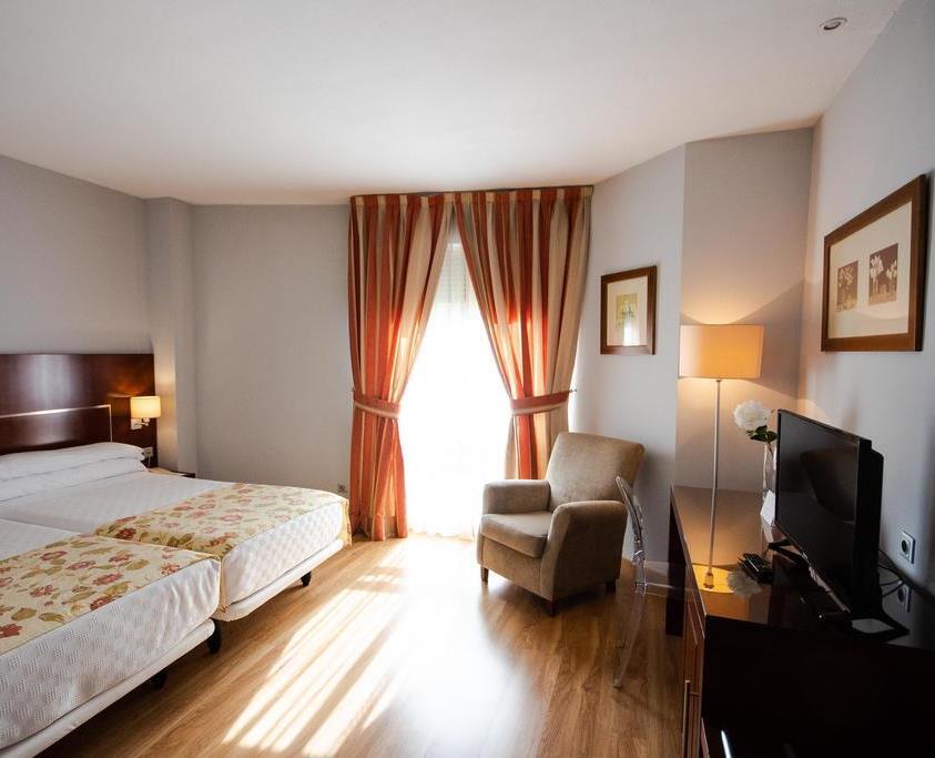 לינארס Hotel Rl Anibal מראה חיצוני תמונה