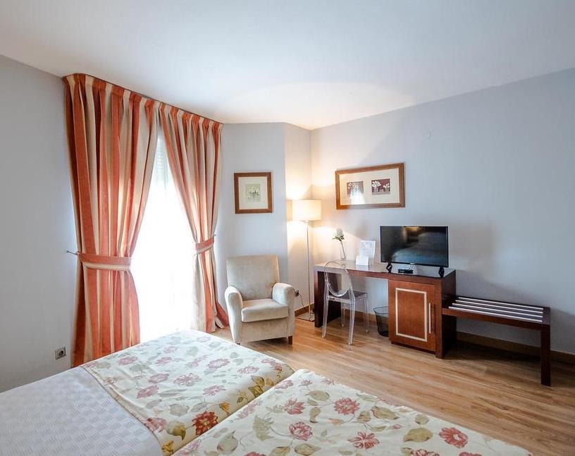 לינארס Hotel Rl Anibal מראה חיצוני תמונה
